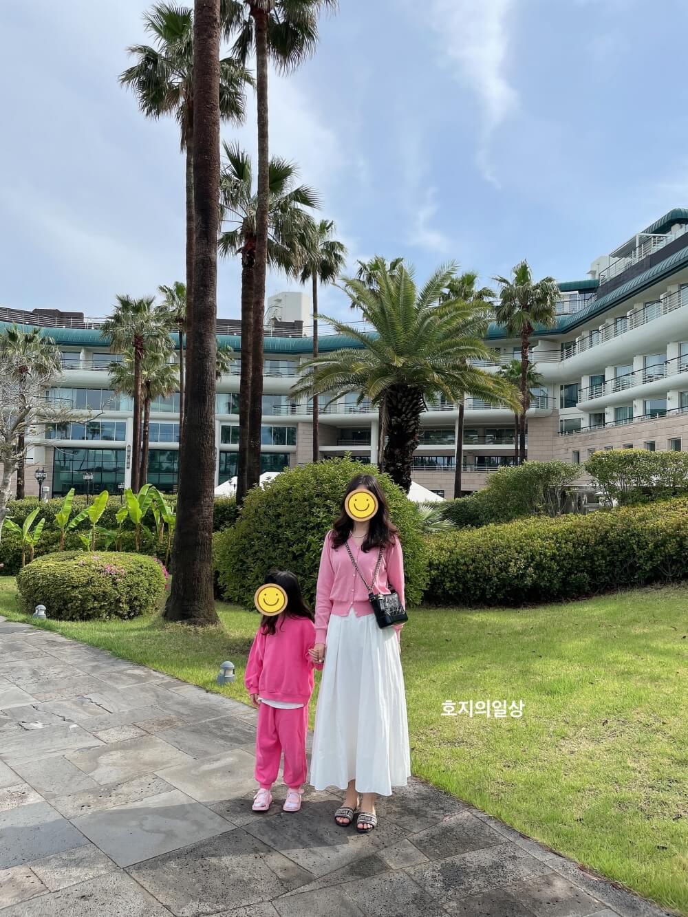 디올 디웨이 뮬 슬리퍼 - 아침산책 착용샷