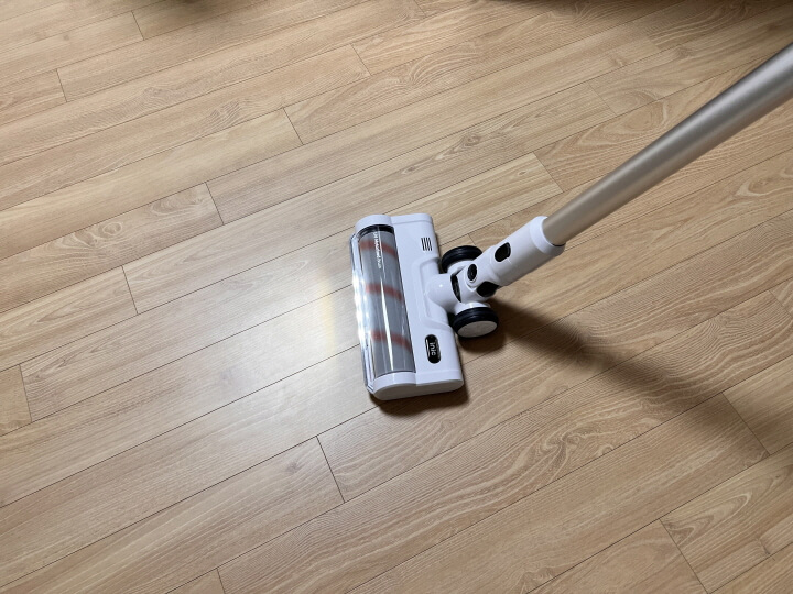 아이닉으로 청소하는 사진