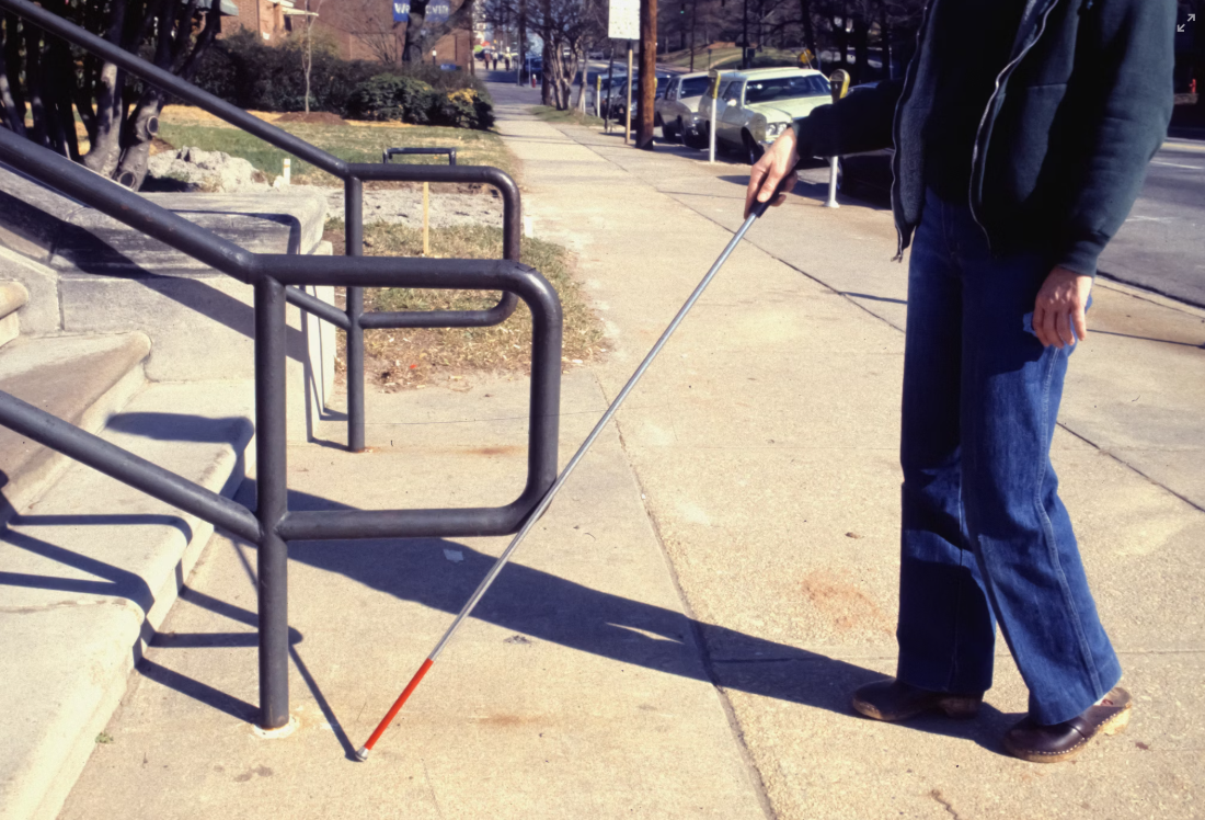 시각장애인을 위한 보조기기 지원 관련 이미지