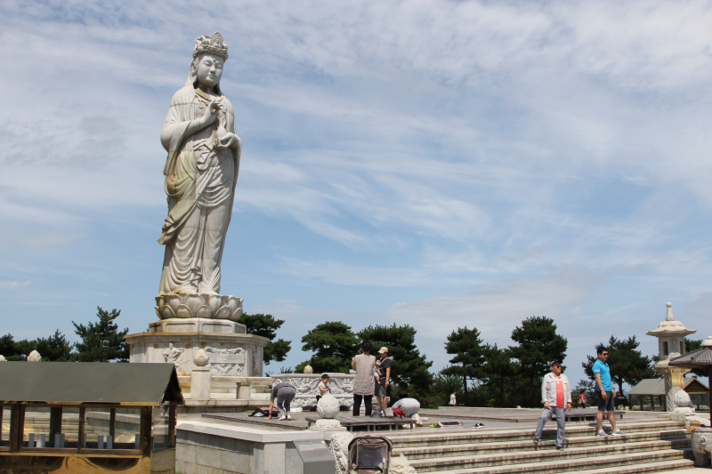 Image of Naksan Temple in Yangyang; courtesy of Buddhist Newspaper (free of charge).