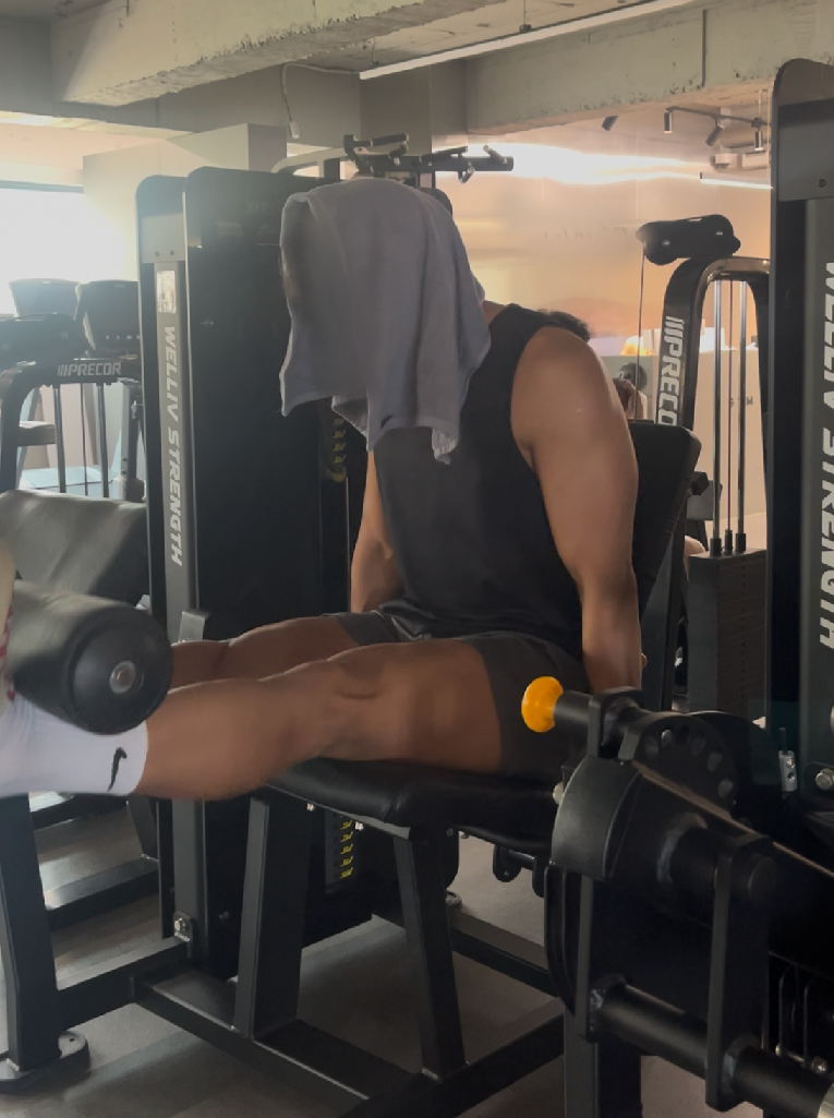 레그익스텐션 수축 자세