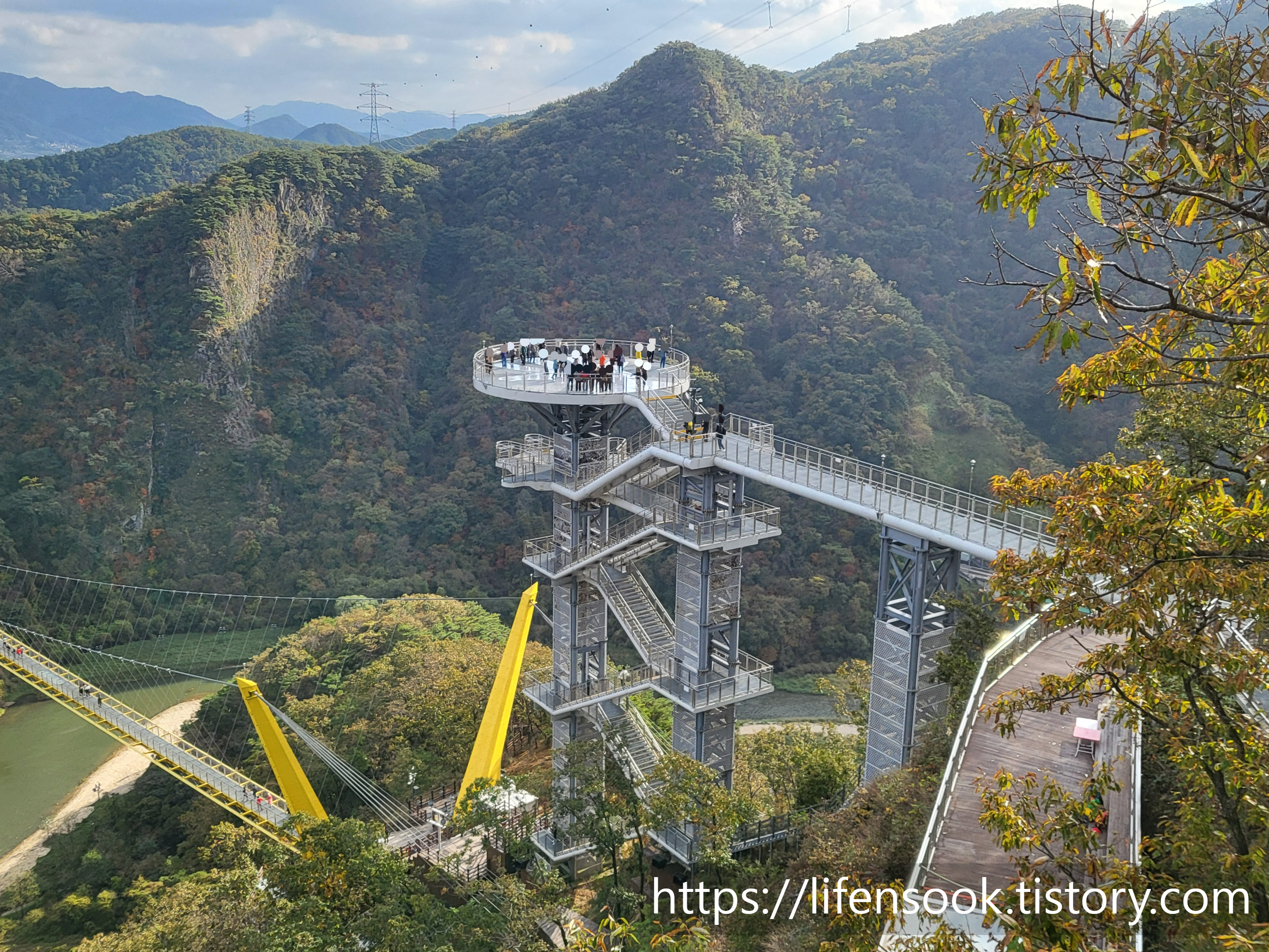 소금잔도에서 바라본 스카이타워