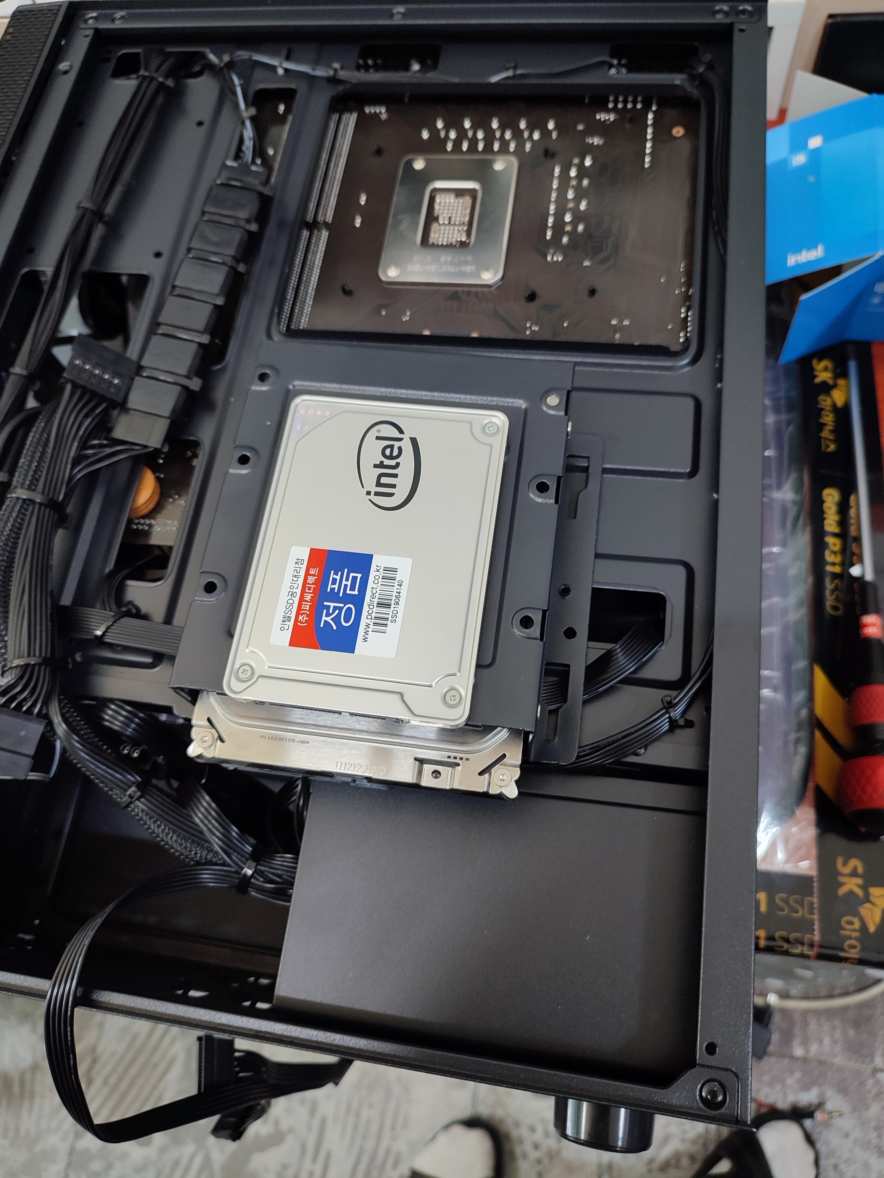 손님께서 사용하시던 부속을 재활용해서 조립하는 중입니다.