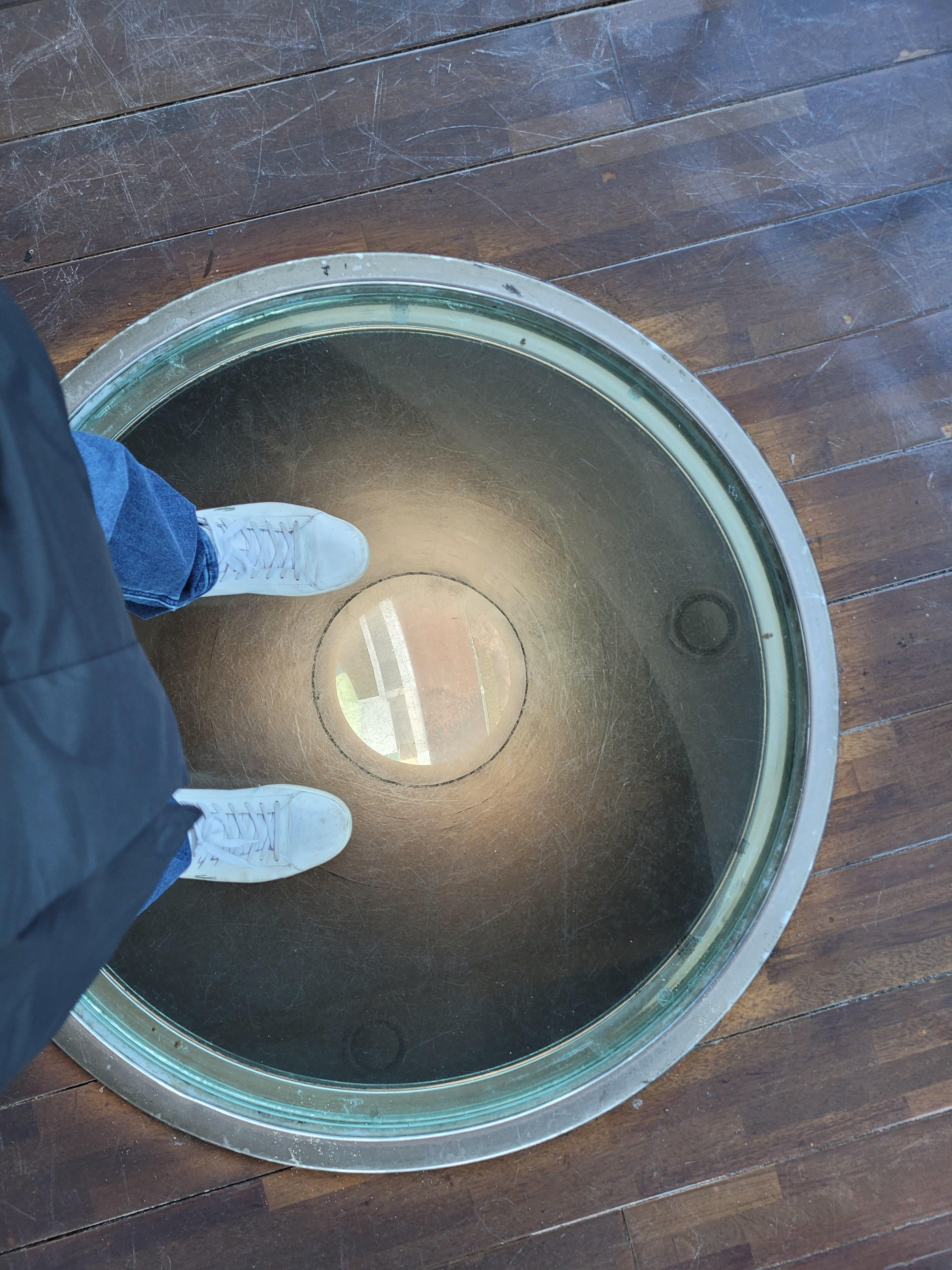 전망대의 아래까지 보이게 투명한 발판