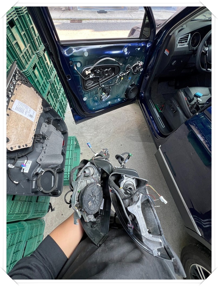 폭스바겐 티구안 2세대 중고 사이드미러 프레임 교체 작업사진