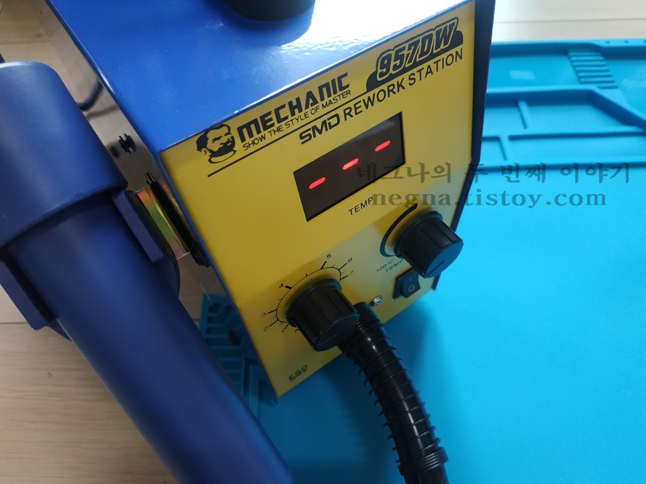 메카닉 957DW 전원을 넣었을 때.
