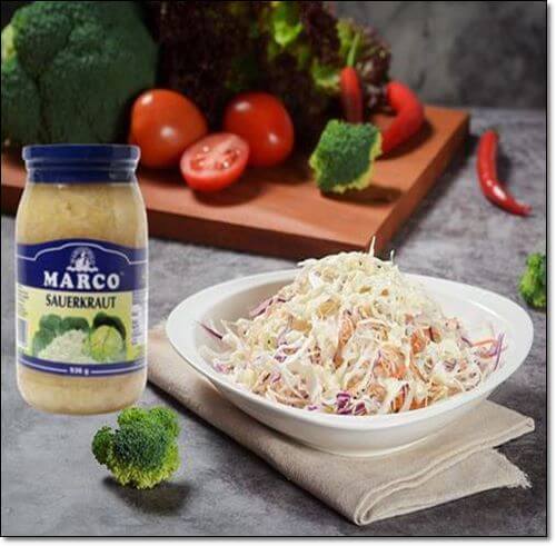 양배추 샐러드와 사우어크라우트