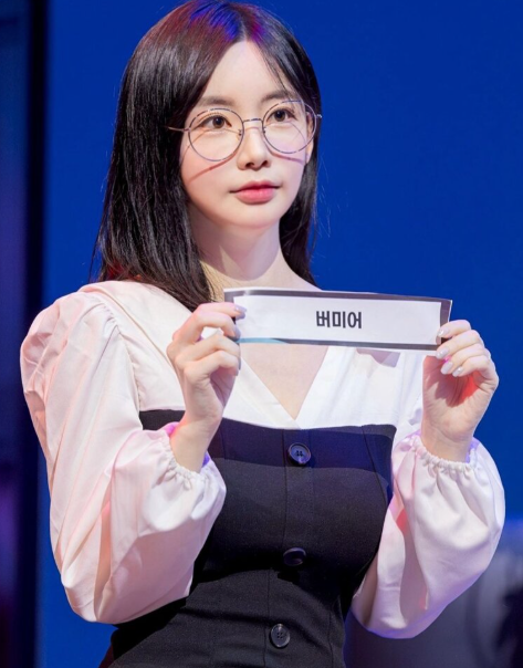 곽민선 아나운서 사고 후 방송 복귀│안경을 착용한 회복 중 근황