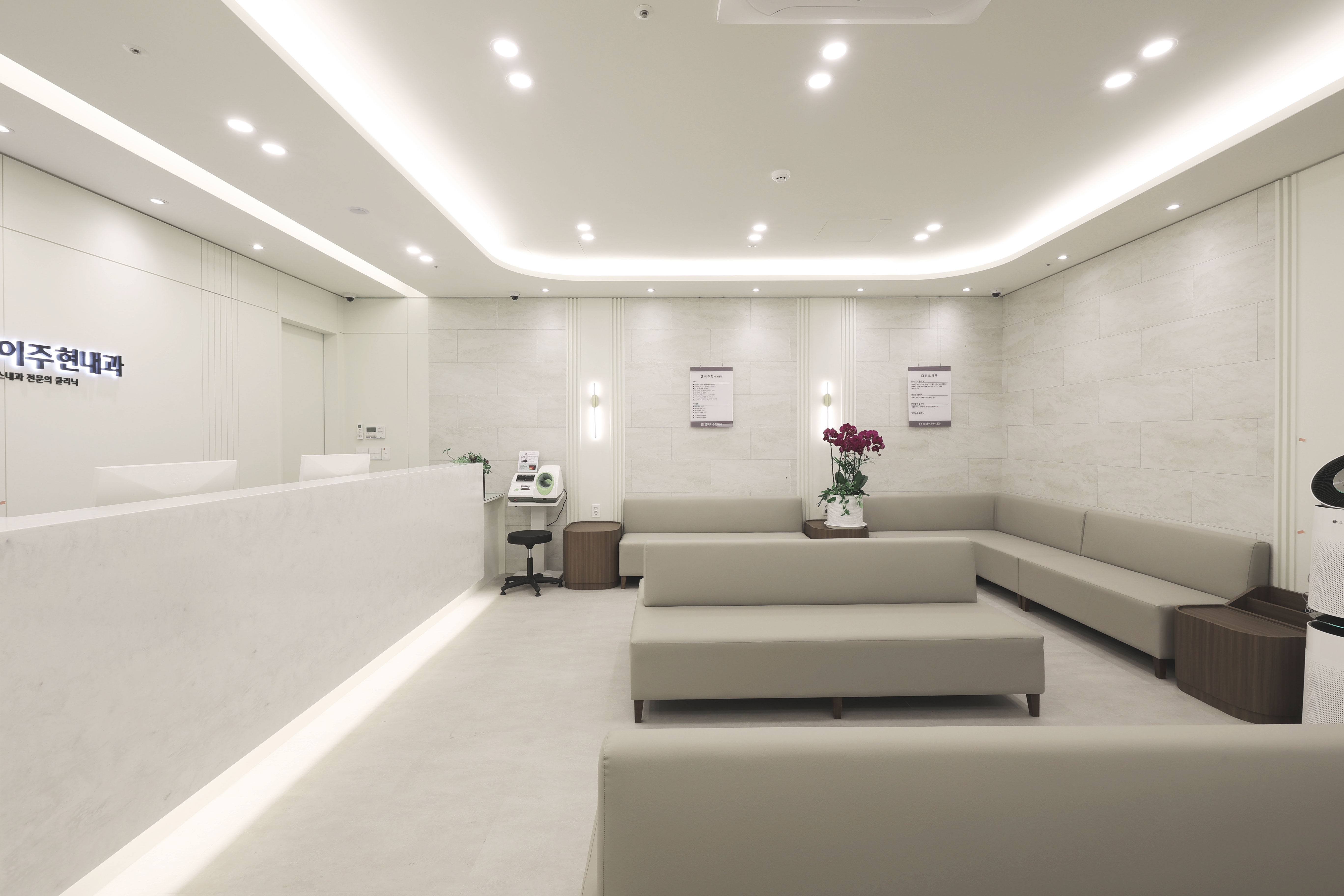 류마이주현내과 내부 측면