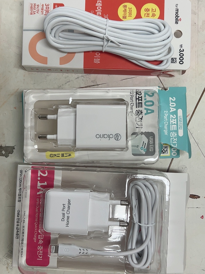 다이소 핸드폰 배터리 충전기