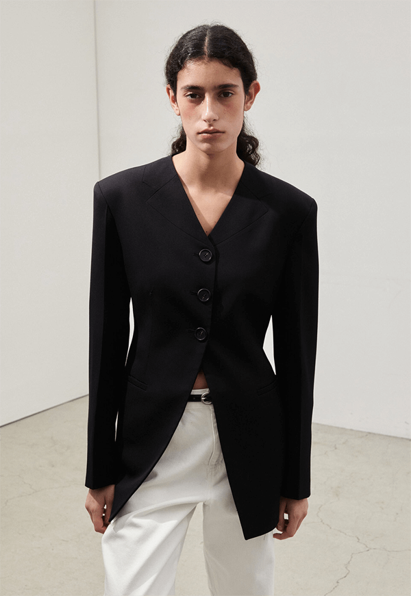 손해 보기 싫어서 2회 신민아 자켓