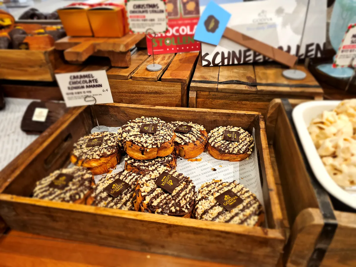 여의도-더현대서울-백화점-고디바베이커리-진열빵