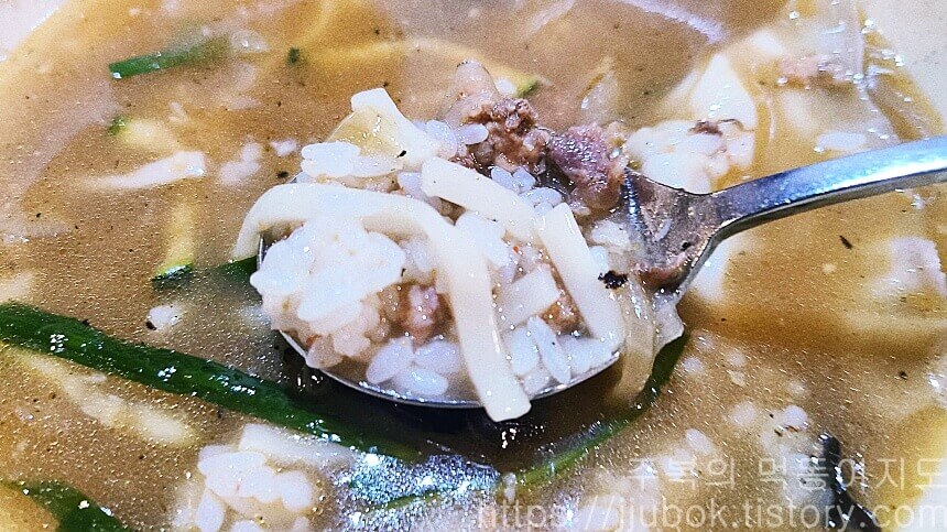 명동교자-칼국수-공기밥-맛