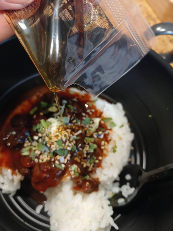 꼬막비빔밥 참기름넣다