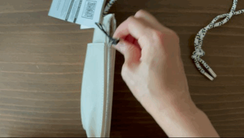 앨리스마샤-코리백-지퍼를-여는-영상