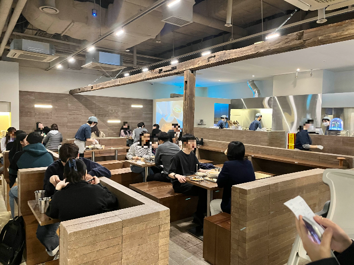 서울숲 맛집 띠또분식 내부 좌석 모습