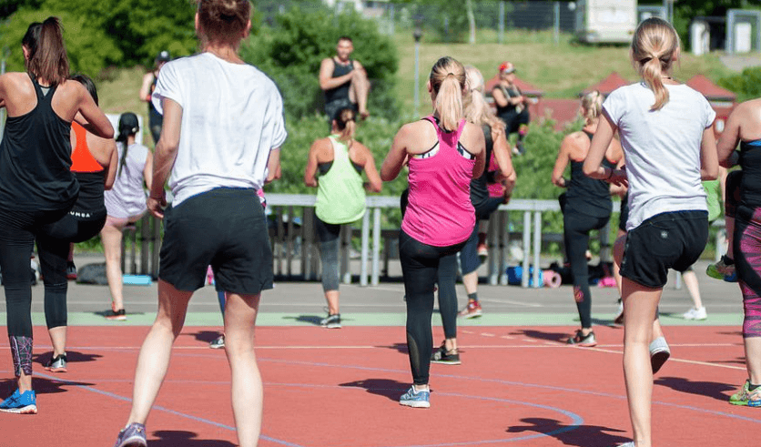 운동하는 사람들
