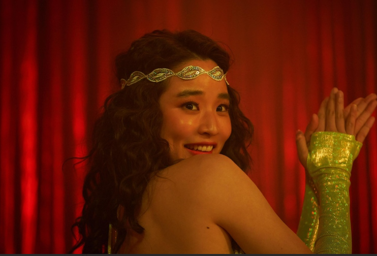 춤을 추는 모습