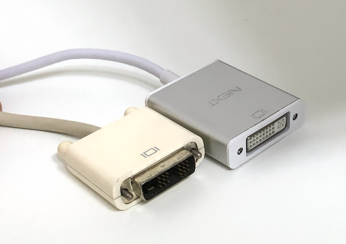 애플-스튜디오-디스플레이-DVI