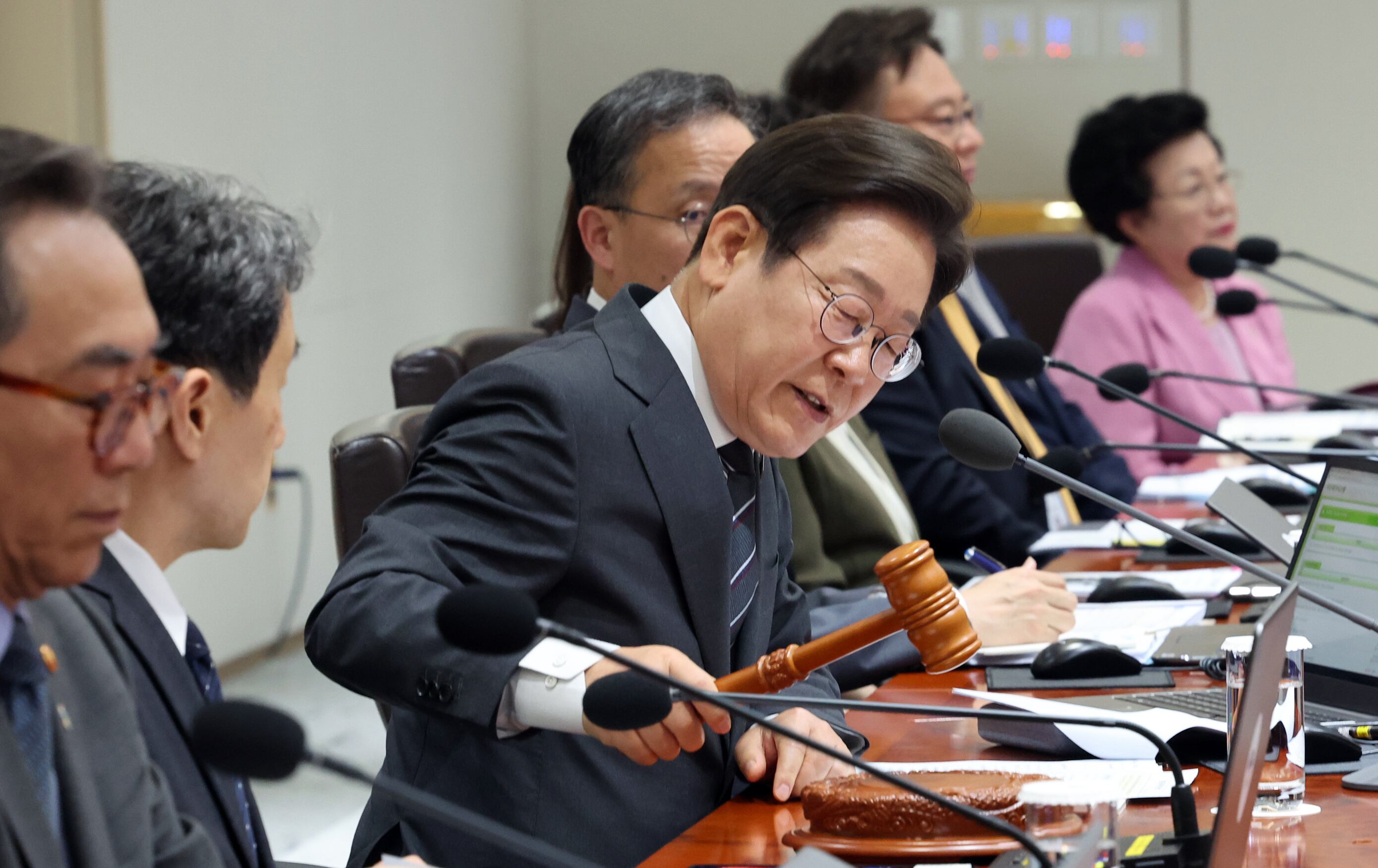 빚 탕감해준다는데…그럼 열심히 갚은 사람은?