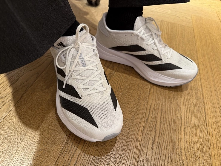 슬랙스와 매치한 아디제로 SL2