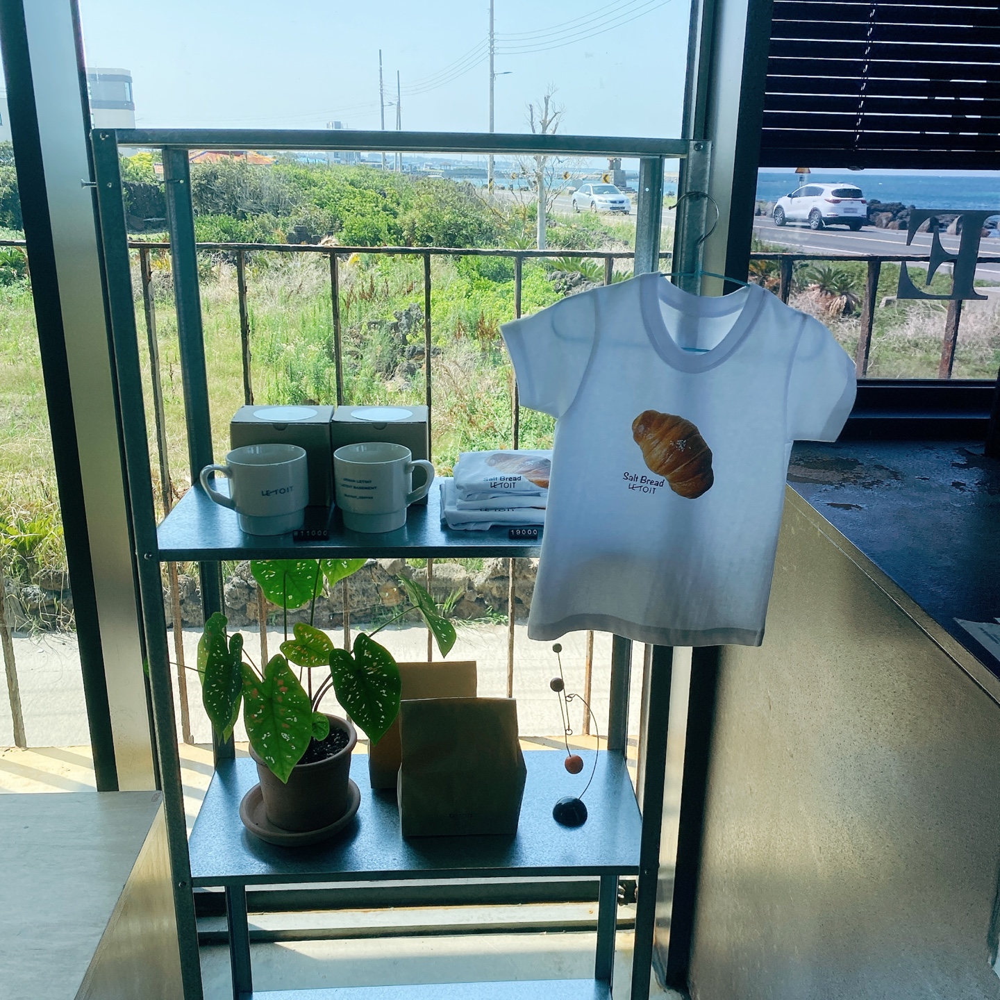 제주 구좌 평대해변 르토아베이스먼트 카페