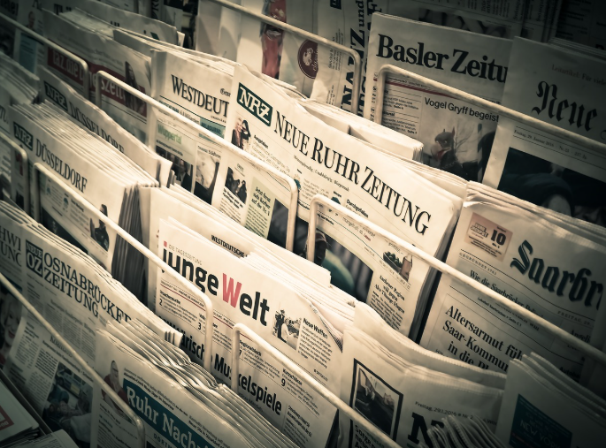 최신 정보를 제공하는 신문 사진