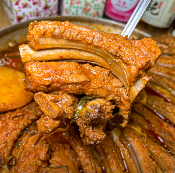 생방송투데이 매운등갈비찜 광주 남구 매운돼지등갈비찜