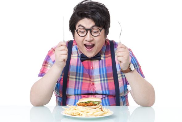 과식으로 뇌를 망치는 사람의 사진