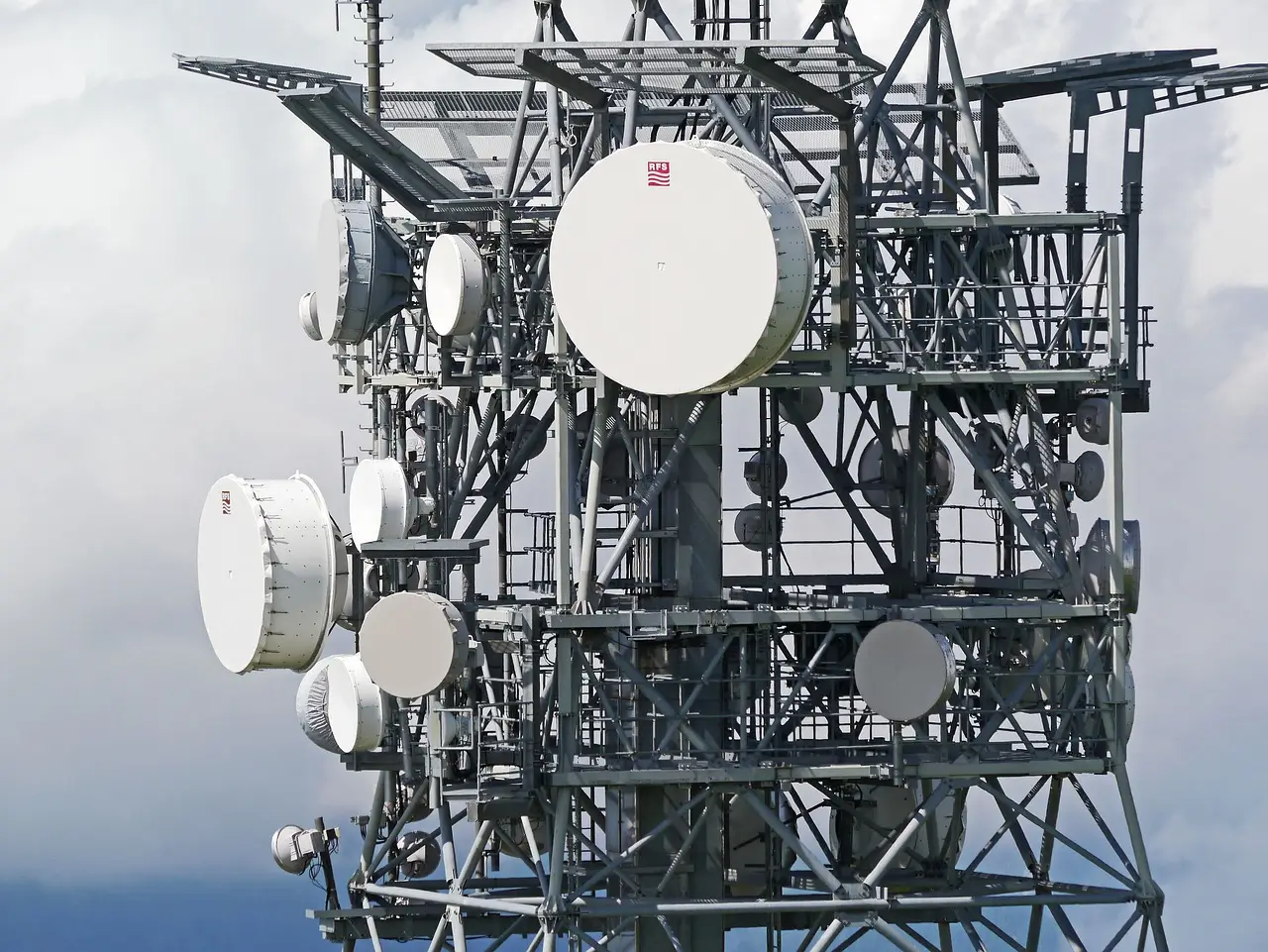 telecommunication-tower-3064834_1280