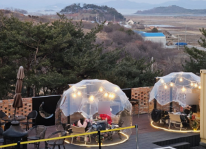 투명 돔 캠핑장