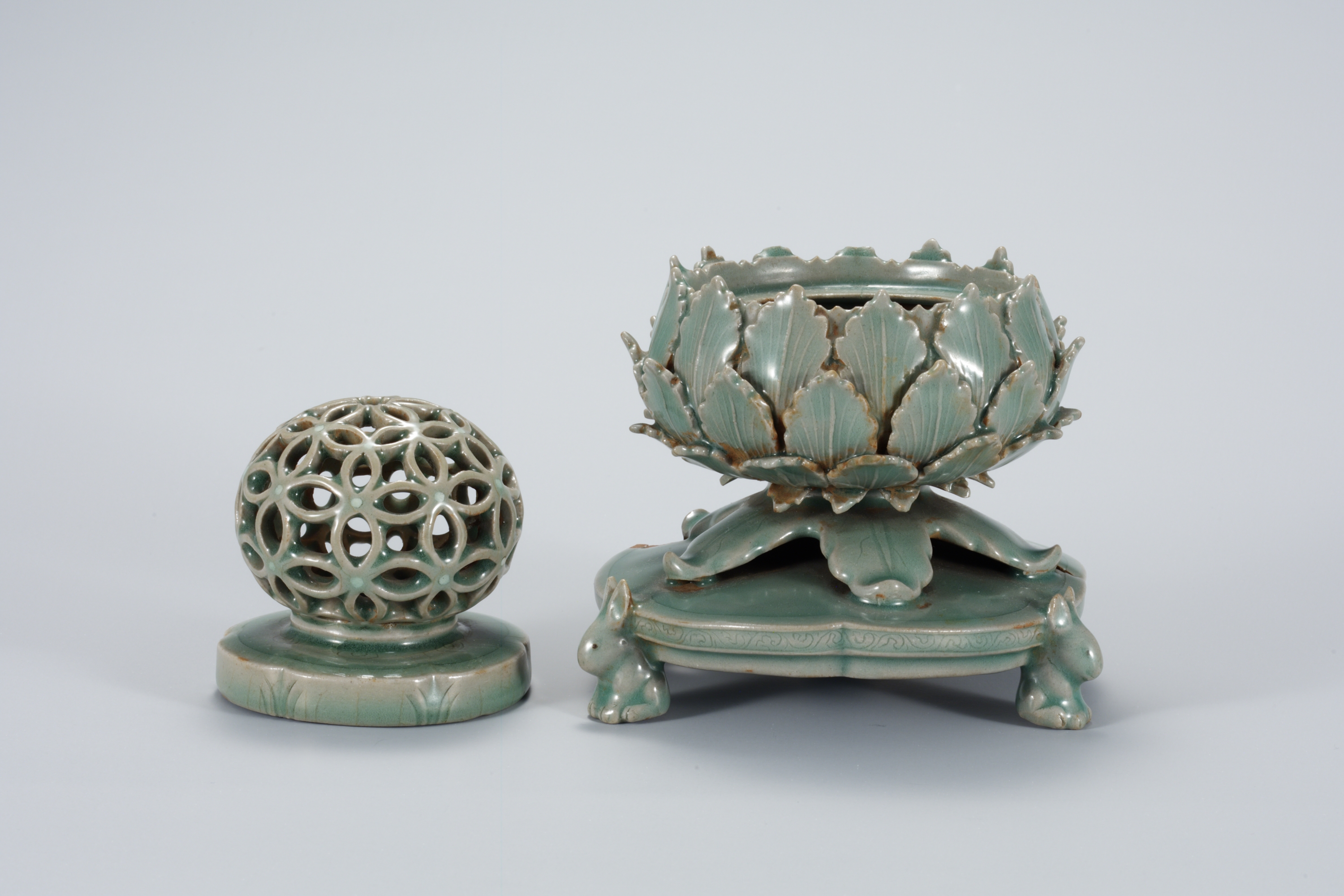 청자 투각 칠보 무늬 향로