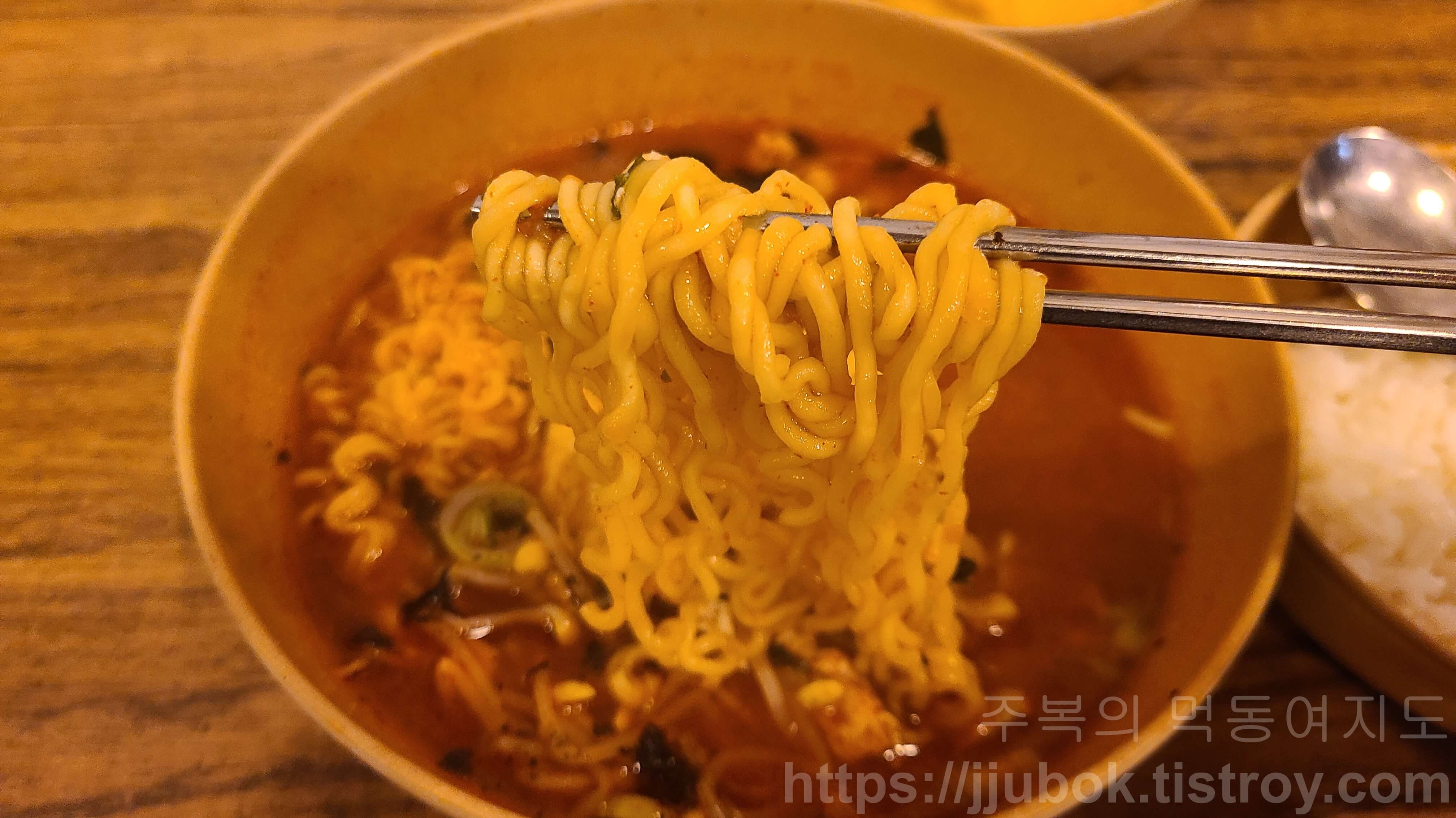 틈새라면-명동본점-빨계떡-맛