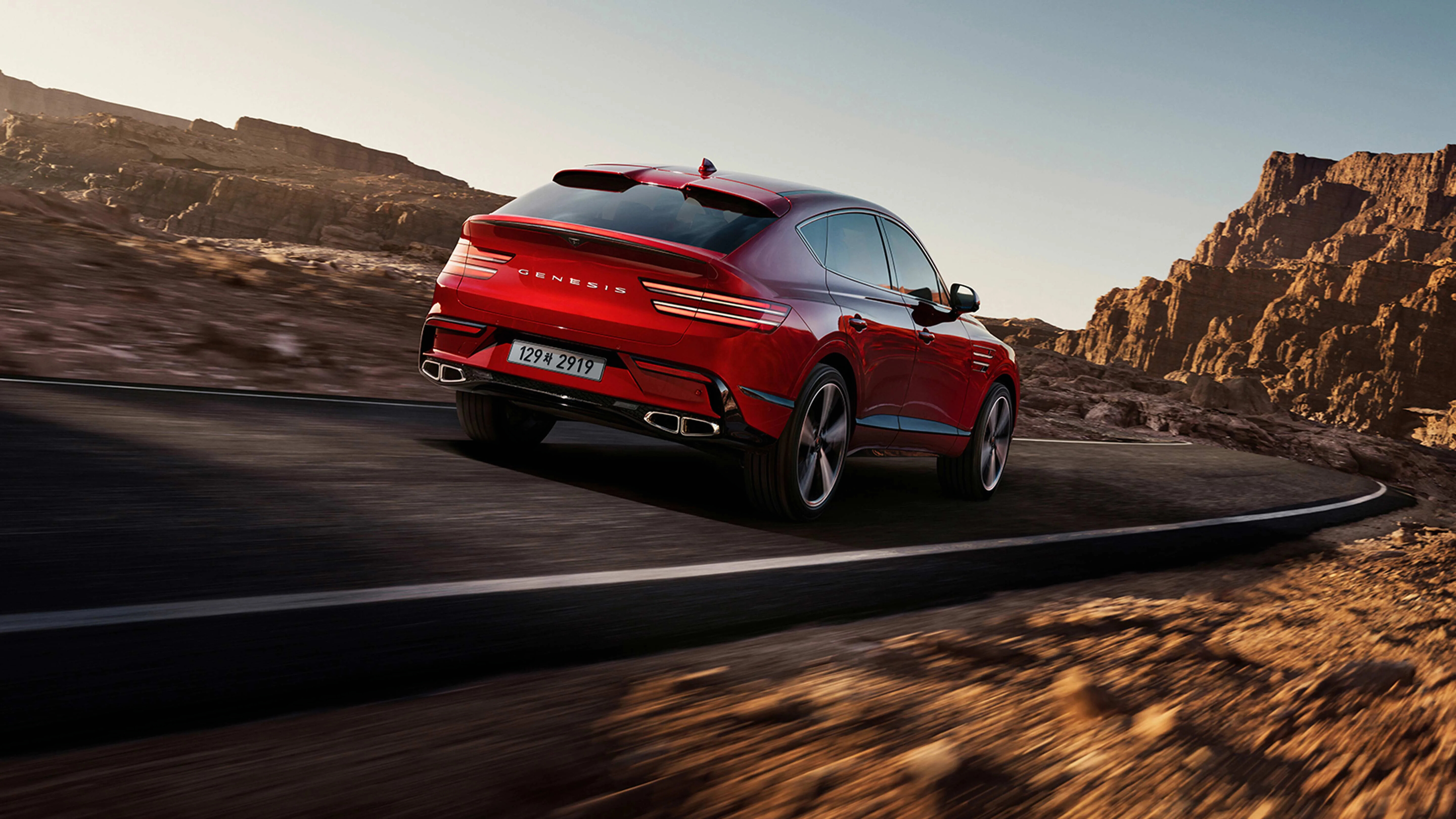 역동적인 디자인의 제네시스 GV80 쿠페 후면