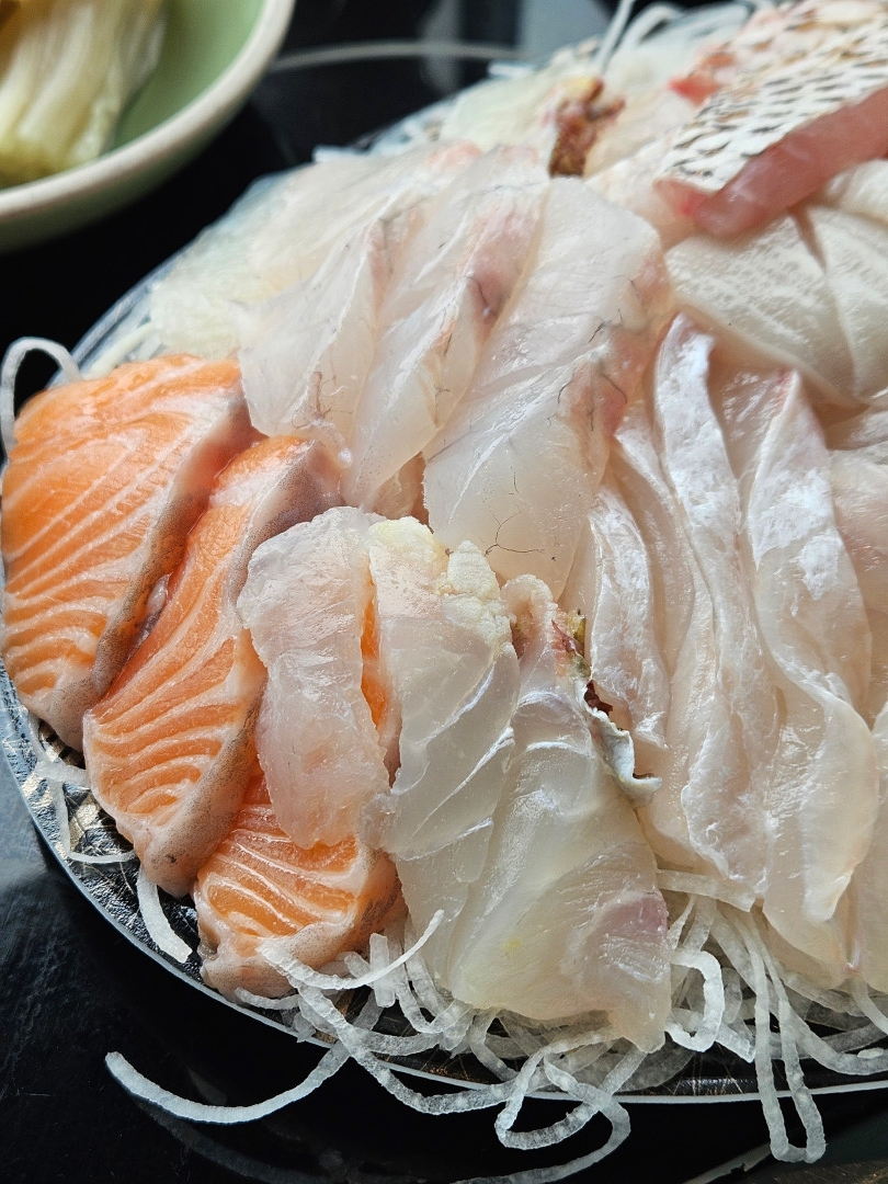 노량진 형제 상회 회 상차림