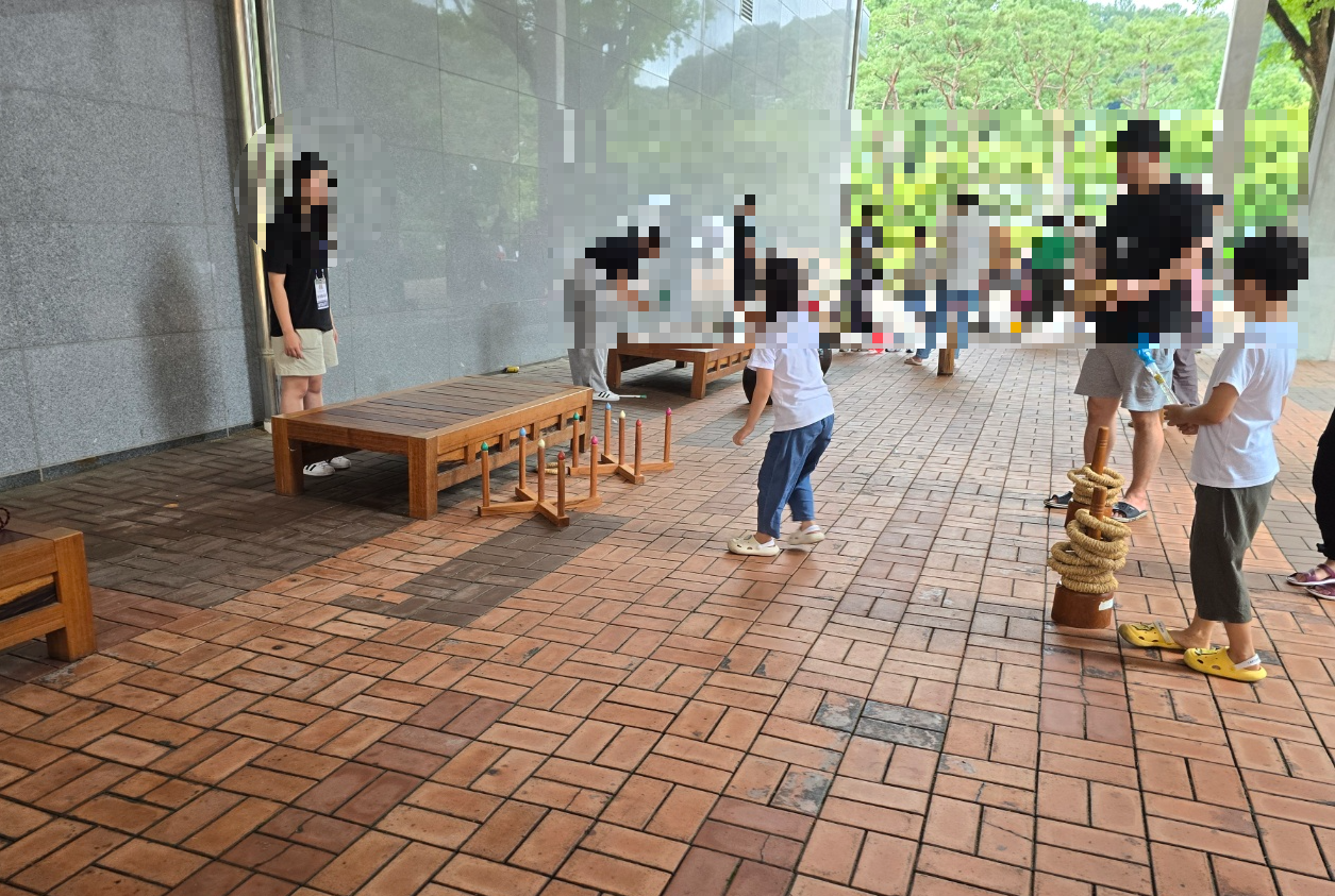 민속 놀이터 놀이 사진