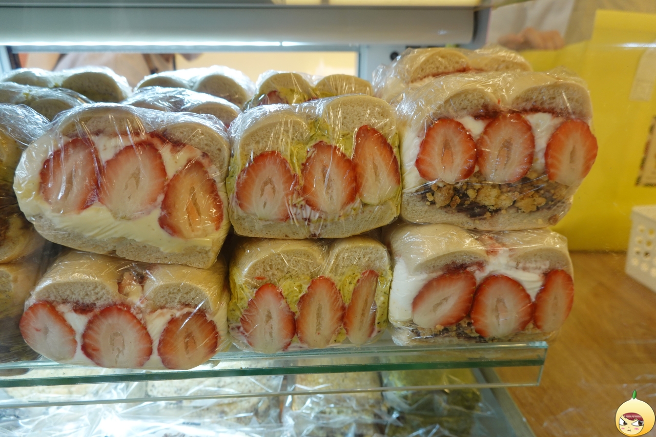 딸기바닐라 &amp; 피스타치오딸기 &amp; 딸기팥크럼블