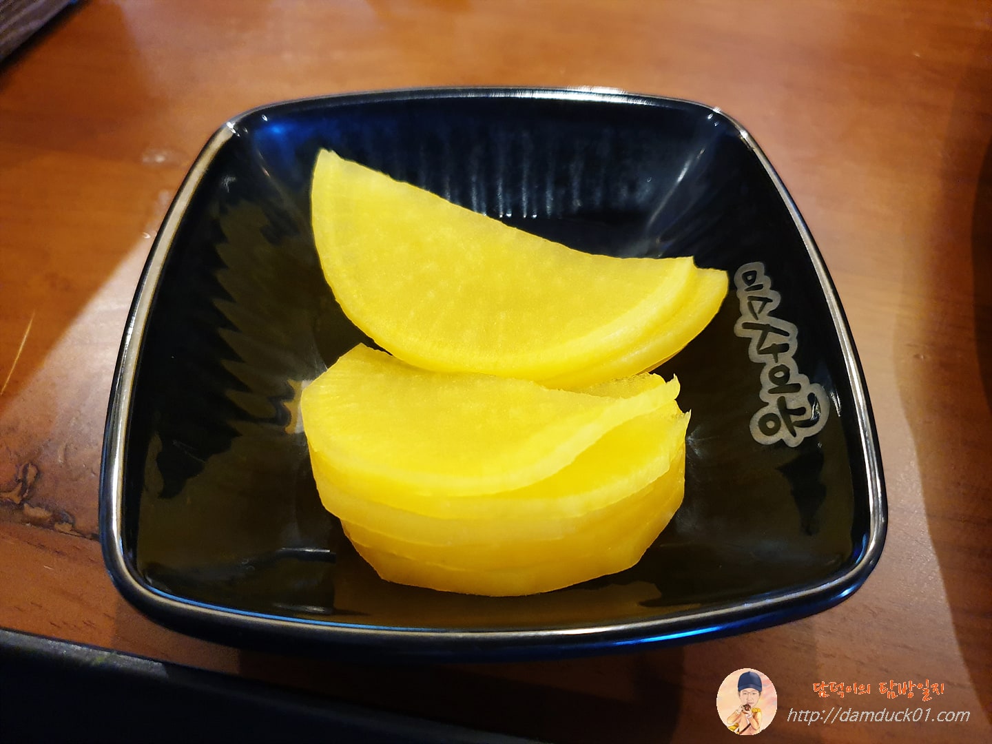 미스사이공 기본 반찬 단무지