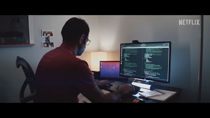 컴퓨터를-하고-있는-남자