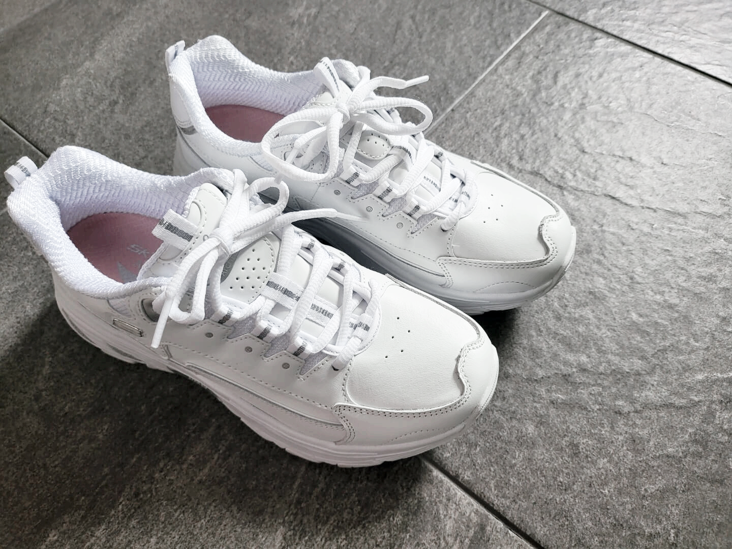 스케쳐스-딜라이트-아치핏-운동화