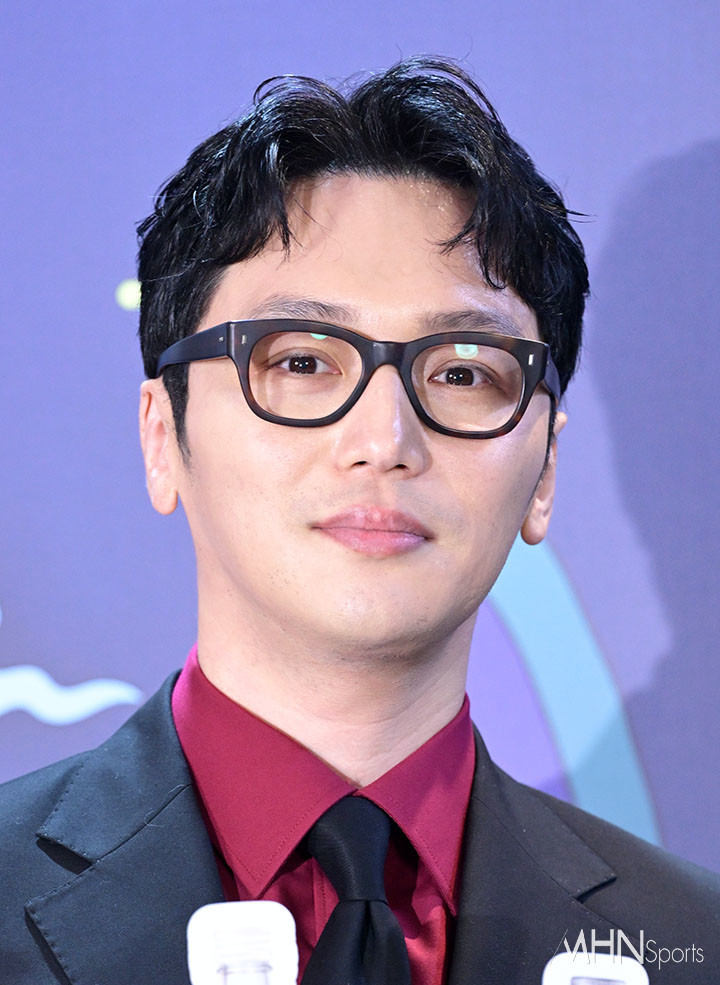 수더분한데 알고 보면 핵잘생 변요한
