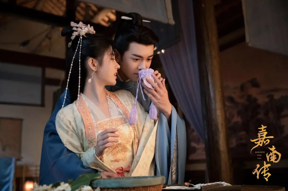 가남군주를-뒤에서-앉고-향낭-향기맡는-이겸