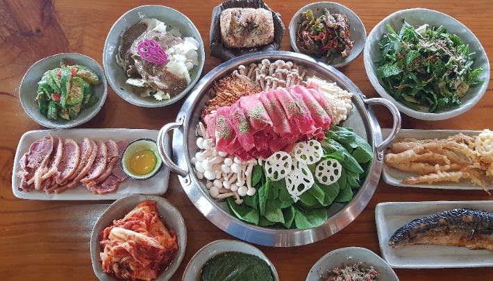 남겨서뭐하게 부여 연잎한상 백련정식 버섯전골 연꽃막걸리 맛집 식당