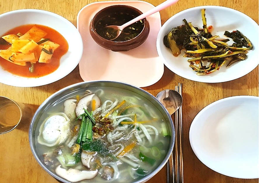 당진 에이스식당의 겨울 메뉴인 칼국수 한 상