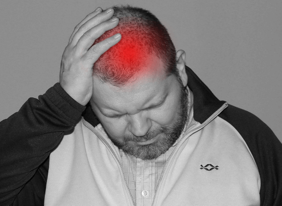 왼쪽 머리 찌릿찌릿한 증상