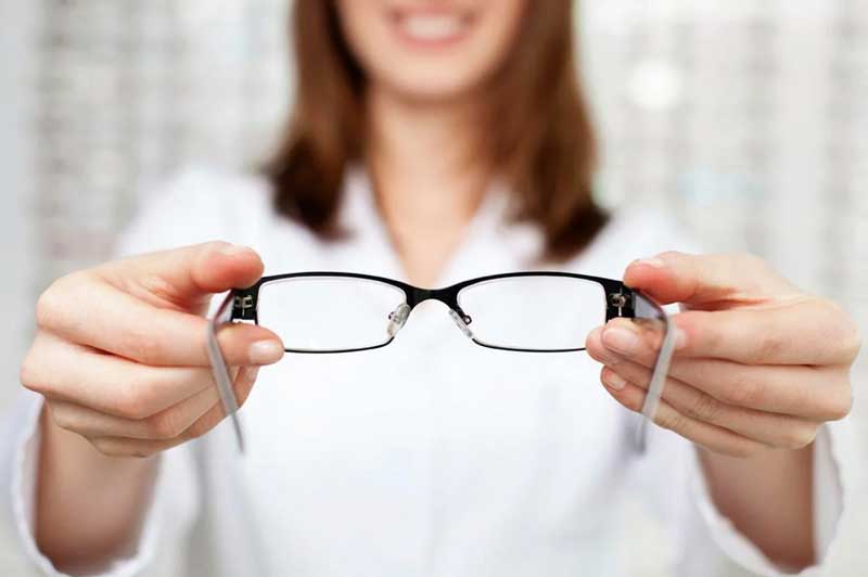 안경 착용 관련 사진