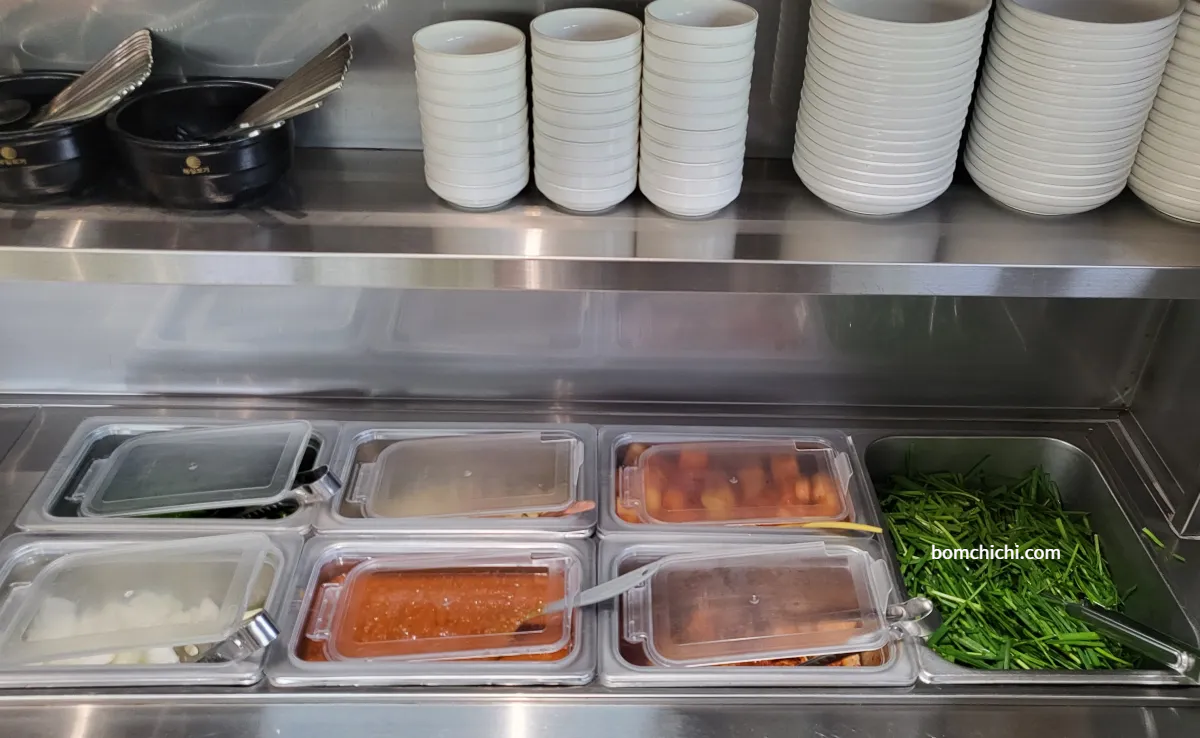 양산 물금역 근처 맛집 양산왕돼지국밥 셀프바 반찬 사진