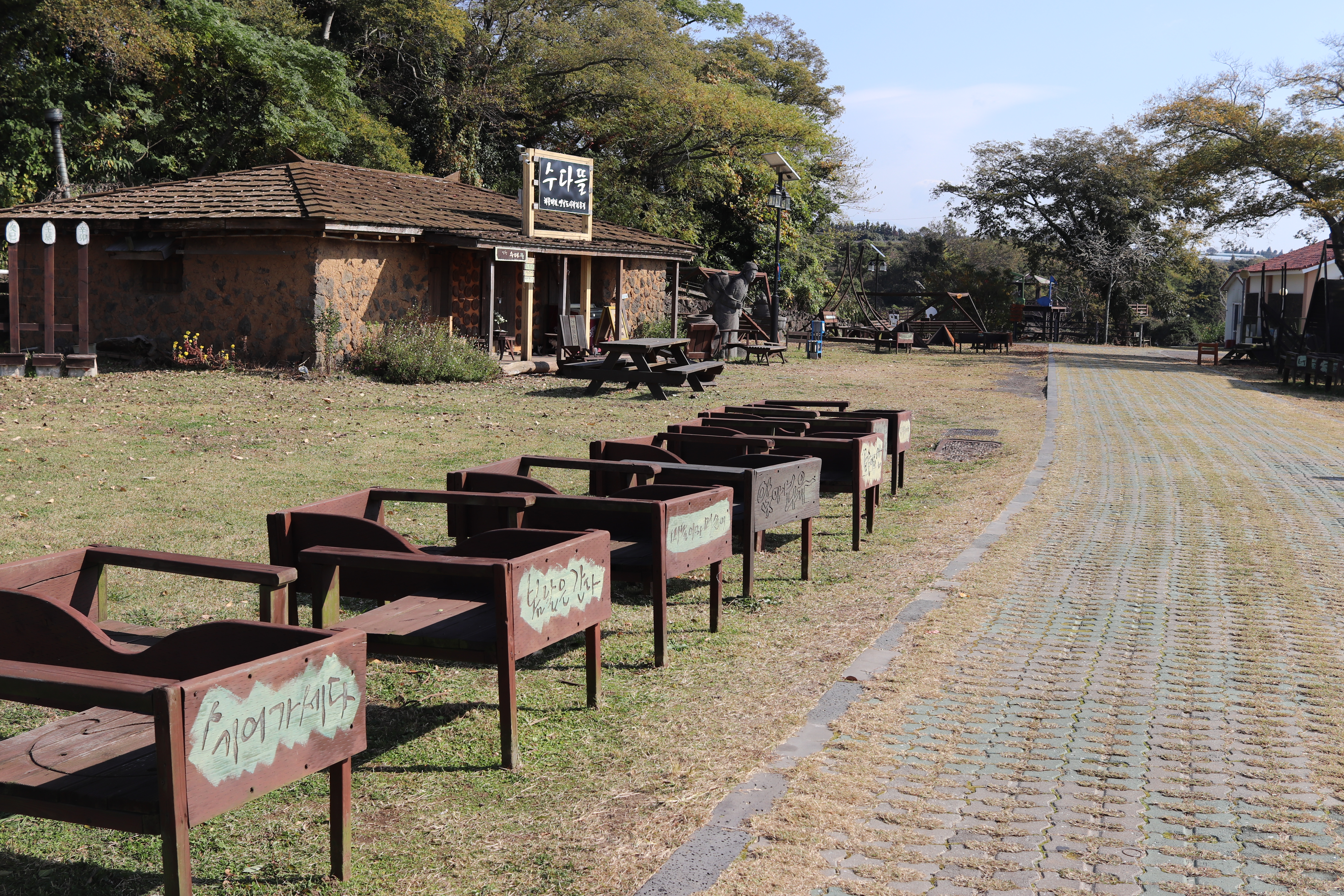 의자 공원 사진