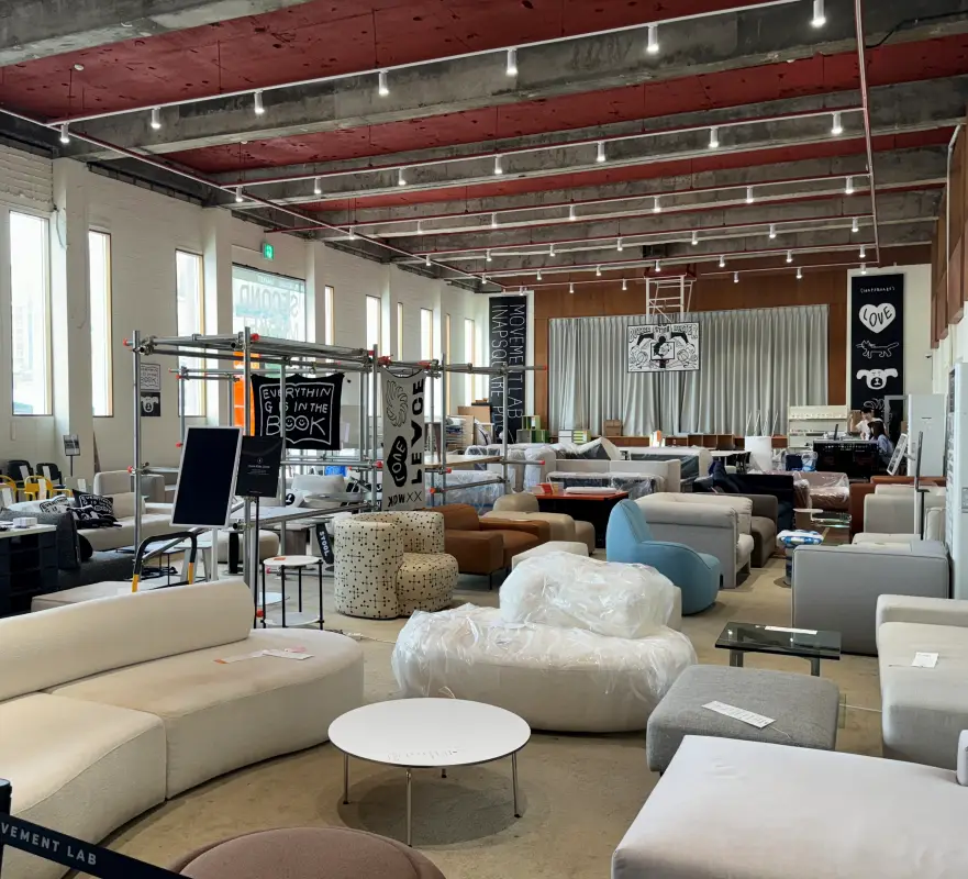 세컨드 마켓 내부 전경 사진