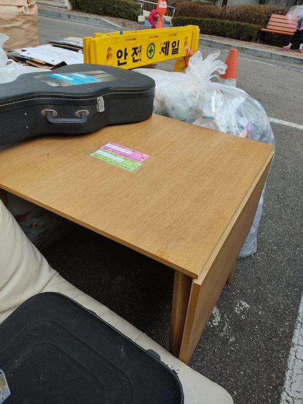 버려져있던 식탁